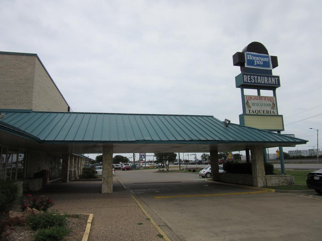 Rodeway Inn Arlington Exteriör bild